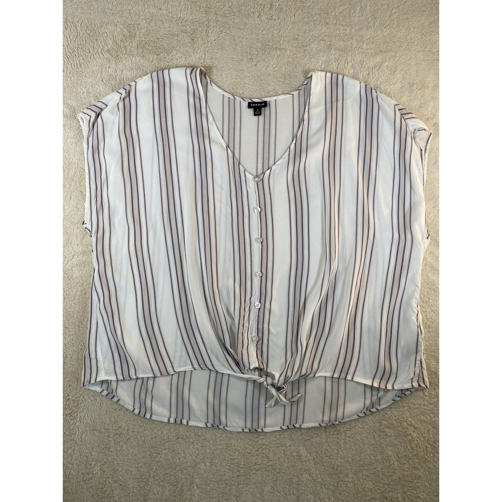 Torrid Women's Striped Short Sleeve Shirt Size 2 Front Tie V-Neck